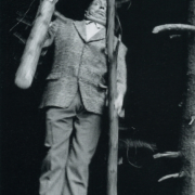 Anna & Bernhard Blume, aus der Serie "Im Wald – Metaphysik ist Männersache III", analog fotografiert, 1989–1991